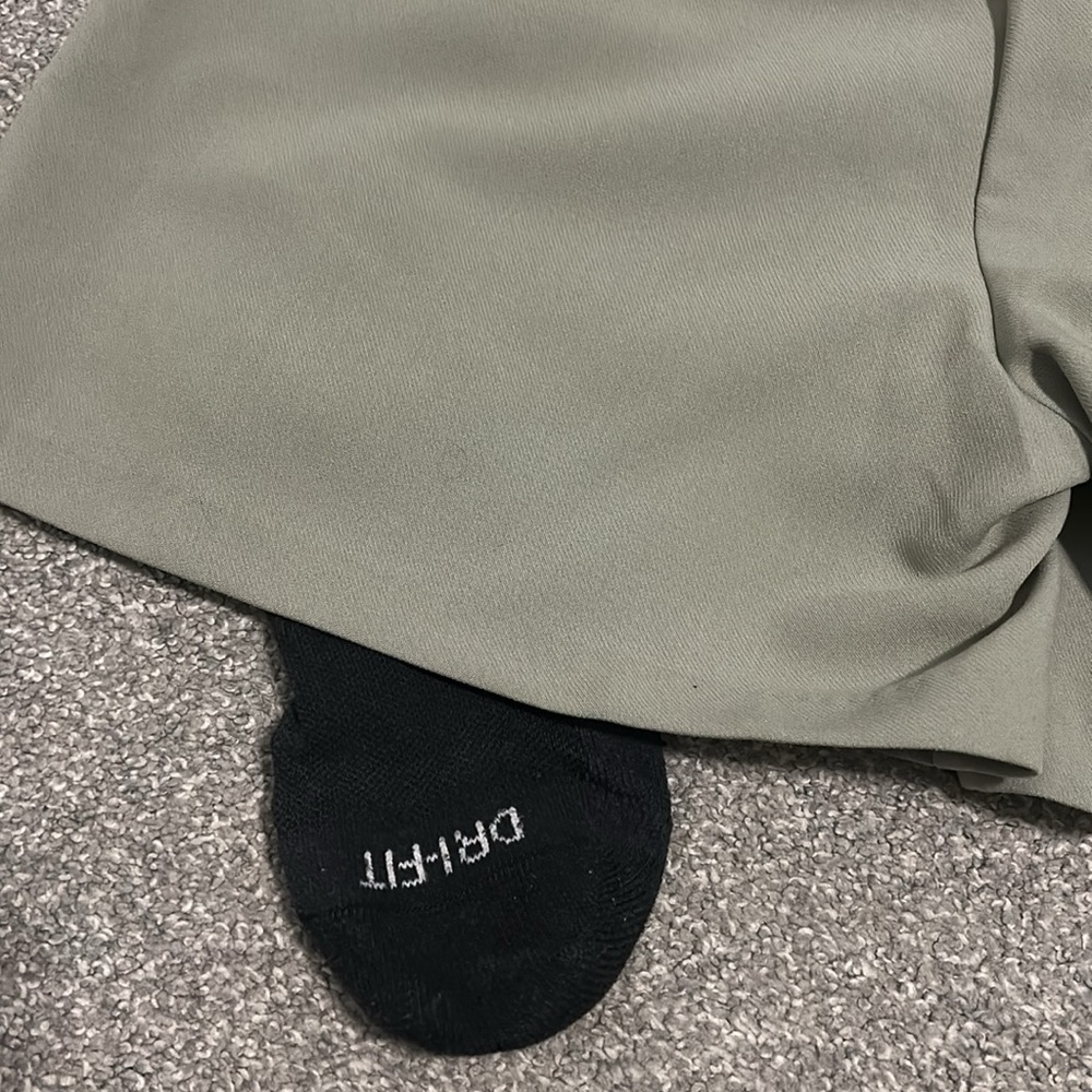 Abercrombie and Fitch Sage Green Pleated Trouser Shorts - Picture 10 of 10